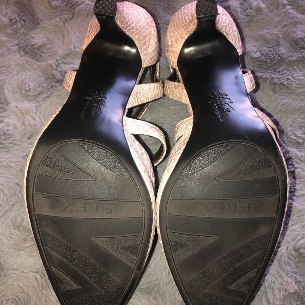 Size 7.5 life-stride pumps